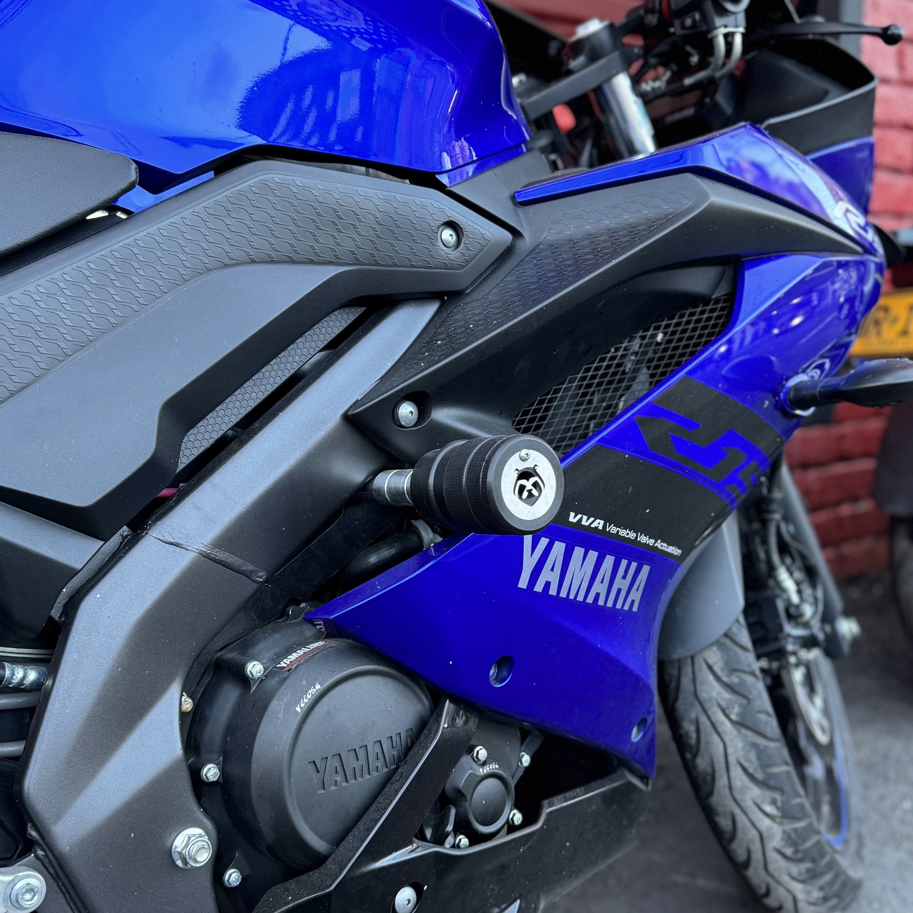 Sliders de motor para Yamaha R15 V3 y MT15